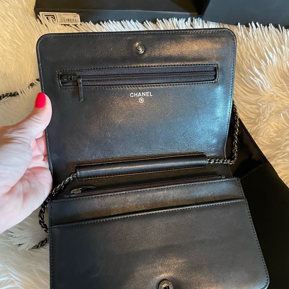 Chanel bodycross. Great for going out. Black with silver sparkle. - Picture 2 of 6